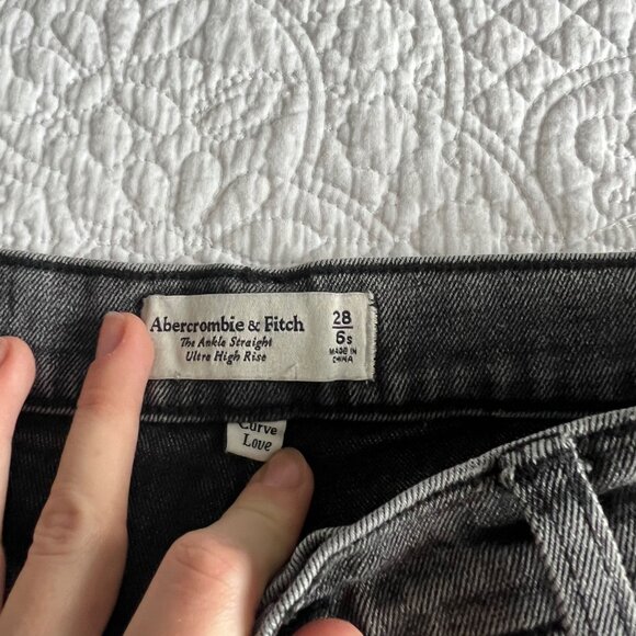 Abercrombie & Fitch Curve Love Ultra High Rise Ankle Straight Jean Grey - Picture 2 of 5